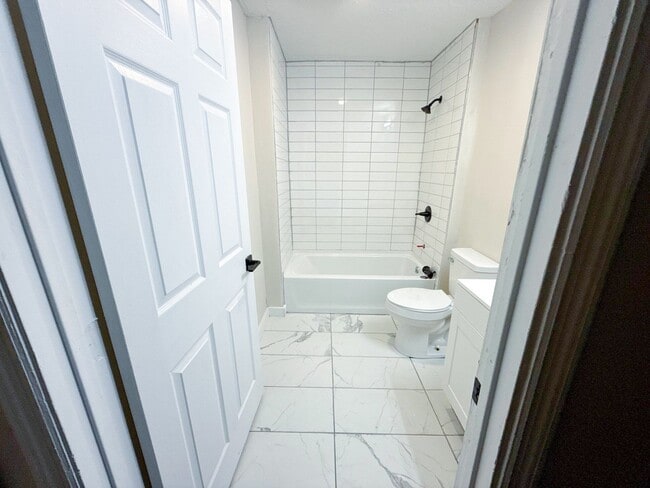 Building Photo - 823 Bassett Ave