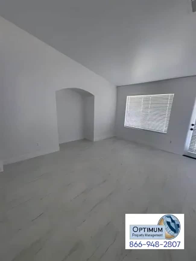 Building Photo - Spacious 4-Bedroom Home with Elegant Finishes & Convenient Location