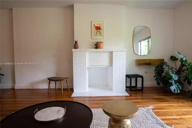 Building Photo - 360 NE 87th St