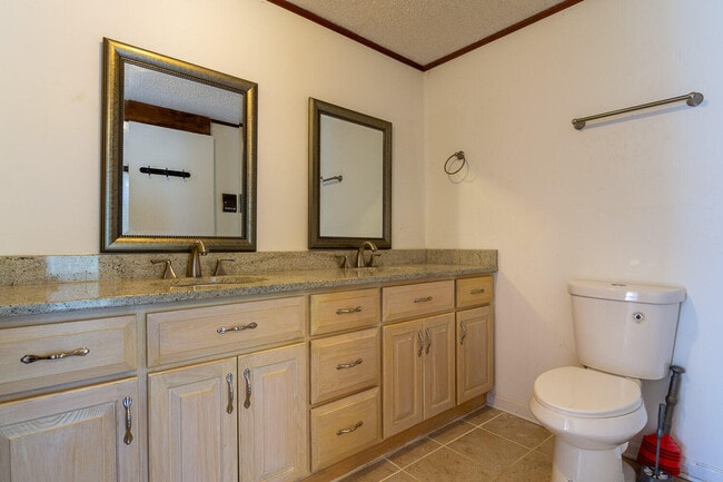 Building Photo - 2865 Old Thomson Rd