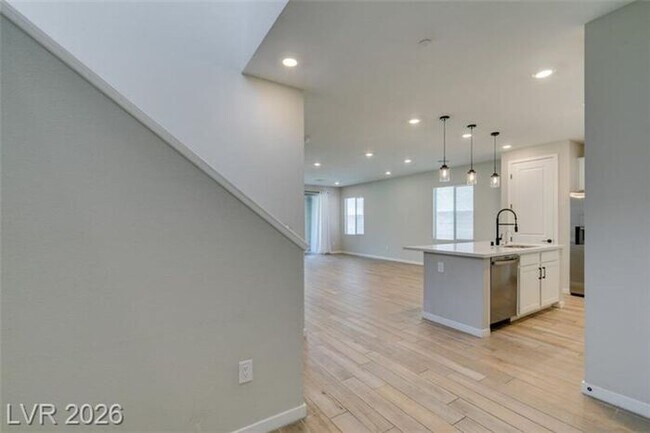 Building Photo - BEAUTIFUL 4 BEDROOM PROPERTY IN GATED COMMUNITY!