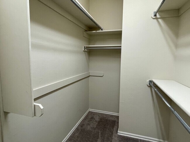 Building Photo - Great 3 Bed 2 Bath Duplex in a Gated Neighborhood!!