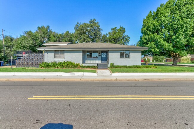 Primary Photo - Charming Home with Natural Light Near Penn...