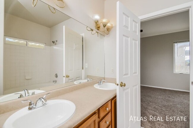 Building Photo - 1094 Clogger Ln