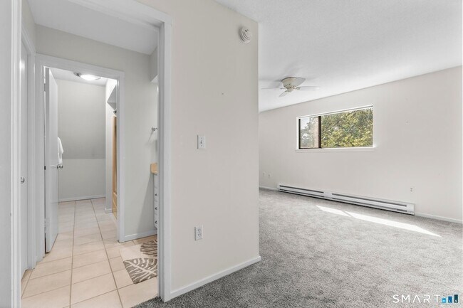 Building Photo - 43 Great Meadow Ln