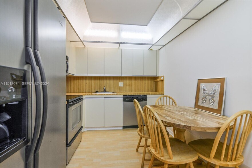 Building Photo - 2500 Parkview Dr