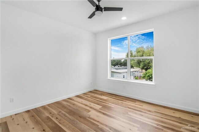 Building Photo - 21 West Dr