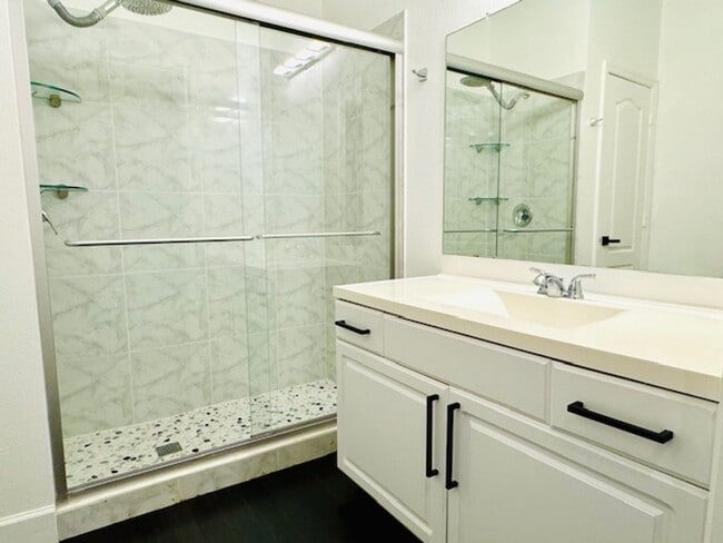 Building Photo - Stunning 2/2 Condo For Rent in Mirabella - Superb Location!