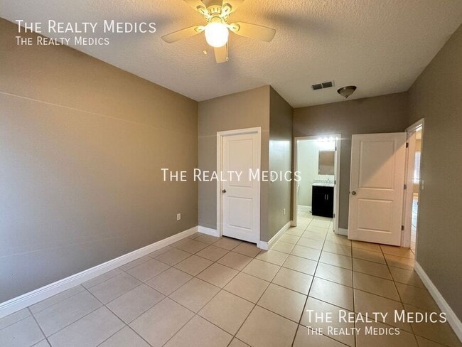 Building Photo - 765 Platypus Ct