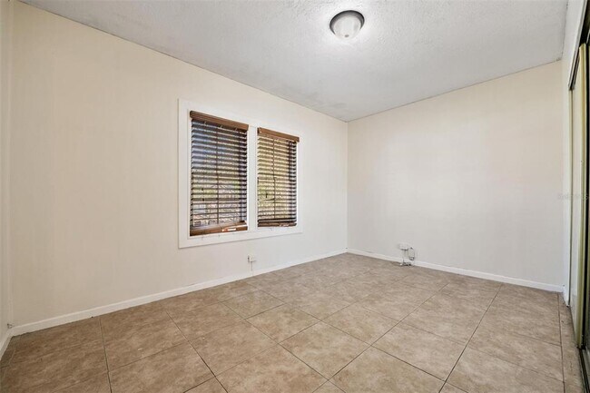 Building Photo - 2220 W Ohio Ave