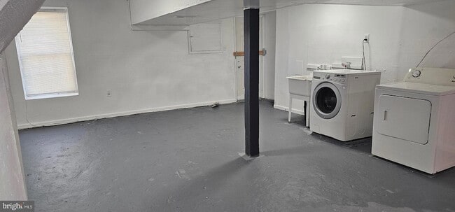 Building Photo - 1221 Poplar Grove St