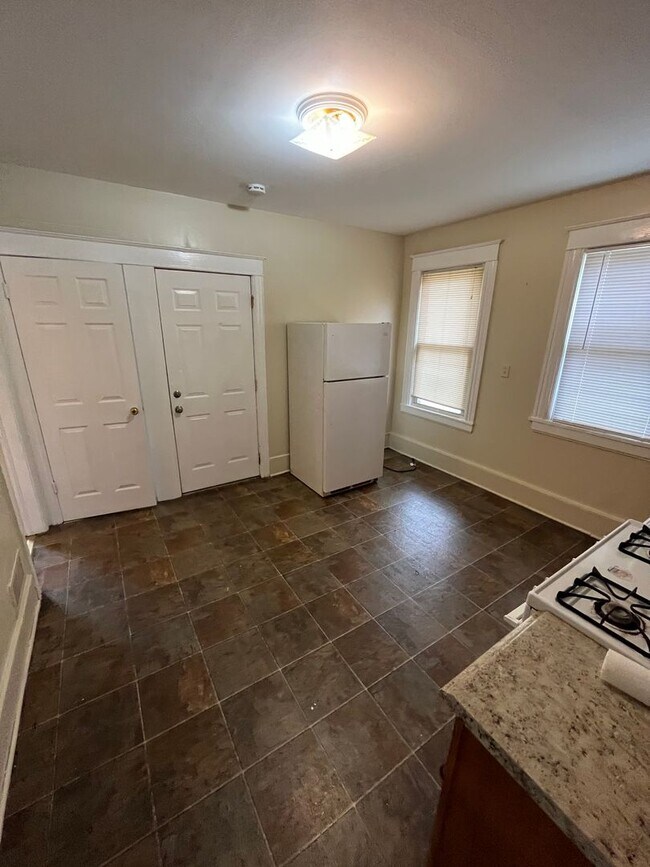 Building Photo - 137 Washington St