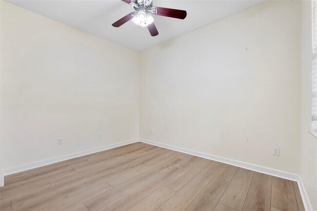 Building Photo - 8287 NW 128th Ln