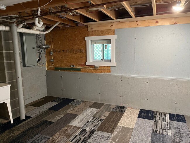 Building Photo - Rare Find Single Family Home in South Port...