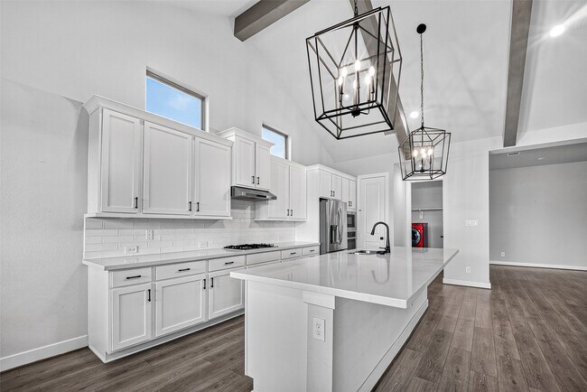 Building Photo - 2600 Golden Palms Ln