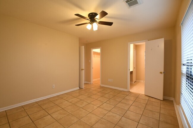 Building Photo - 8611 Texas Acorn Ave