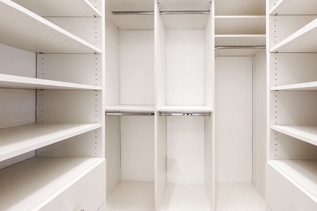 Building Photo - 641 5th Ave