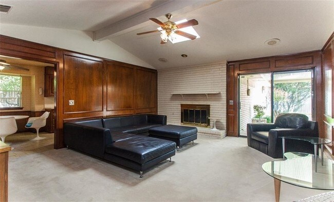 Building Photo - 2121 Stone Creek Dr