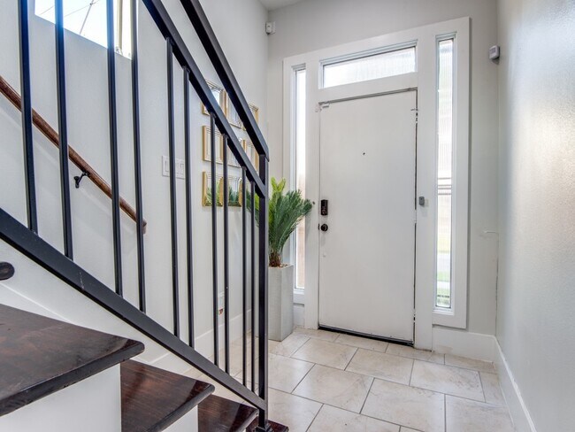 Building Photo - 1509 Holly St