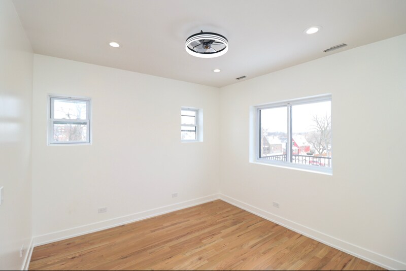 Building Photo - 1249 S Kedvale Ave