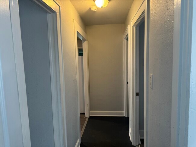 Building Photo - 948 N Bradley Ave