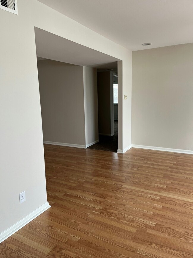 Building Photo - 201 Provincial Ct