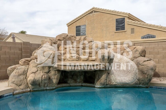 Building Photo - Large Beautiful Home with a Pool in a Prim...