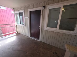 Building Photo - One Bedroom One Bath Apartment