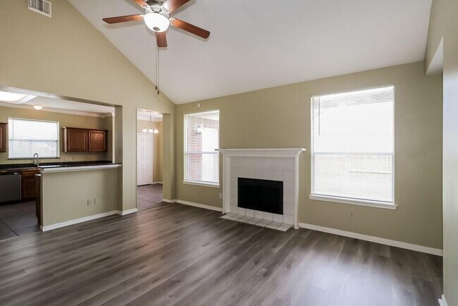 Building Photo - 20407 Avery Point Dr