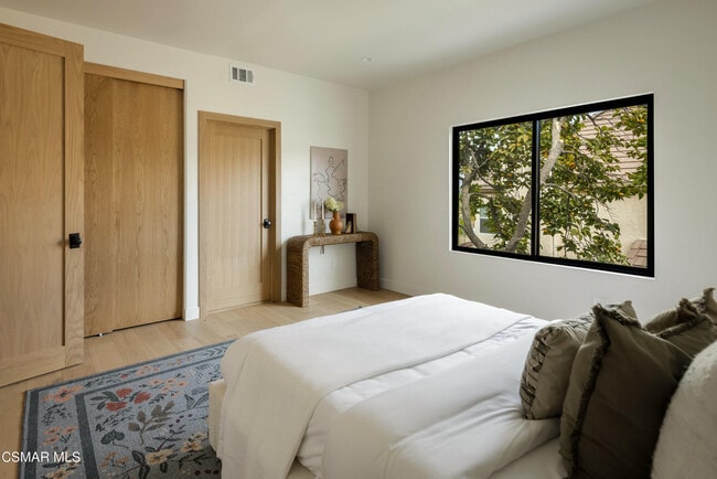 Building Photo - 24005 Clarington Dr