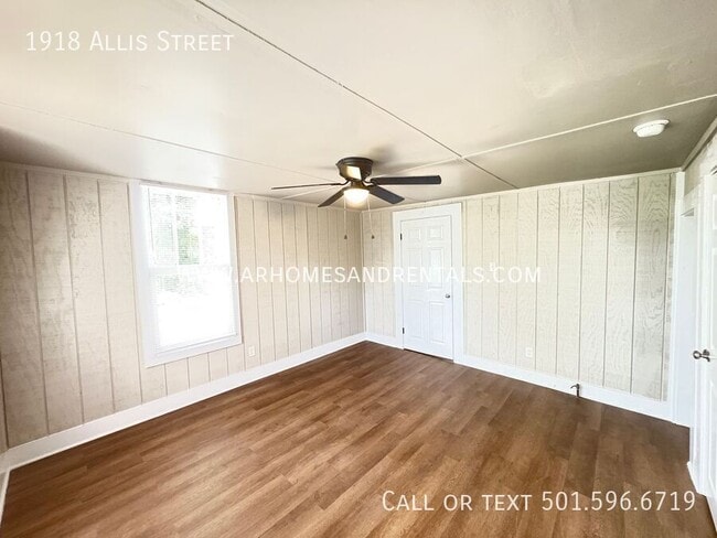 Building Photo - 1918 Allis St