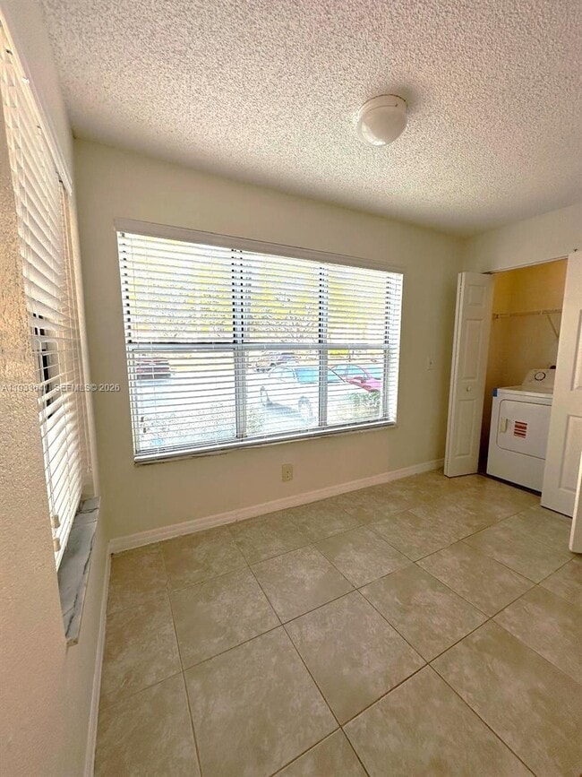 Building Photo - 3420 Pinewalk Dr N