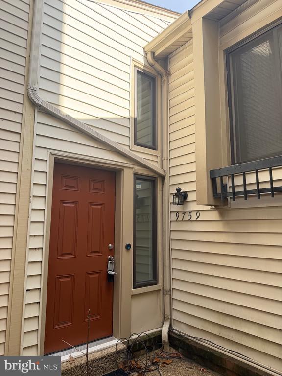 Building Photo - 9759 Lake Shore Dr