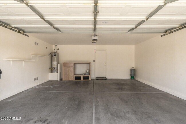 Building Photo - 10833 W Elm Ln