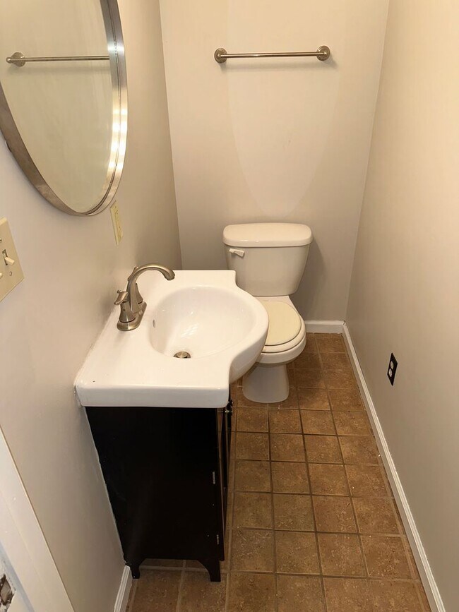 Building Photo - 119 S 17th St