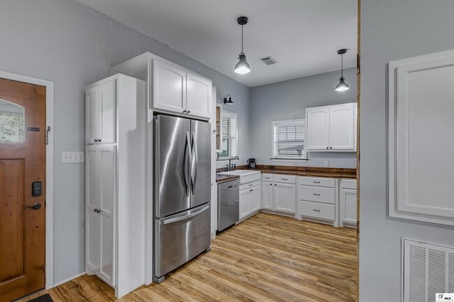 Building Photo - 6391 Paulette Pipes Rd