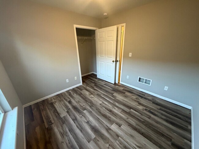 Building Photo - 2BR/1BA Duplex Home in Hallsville, MO