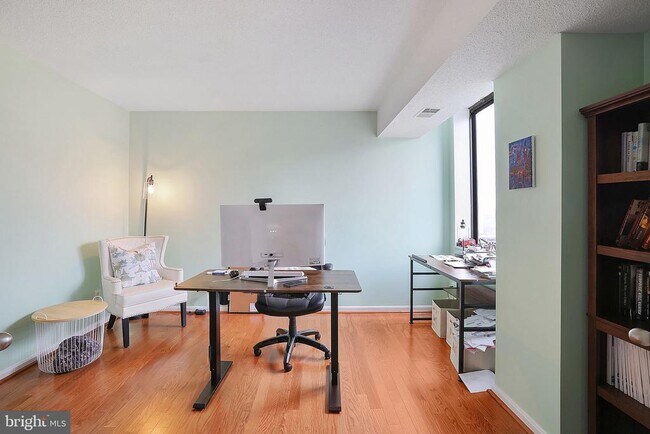 Building Photo - 3713 S George Mason Dr