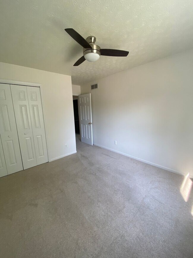 Building Photo - Spacious 4 Bedroom, 2.5 Bath Home