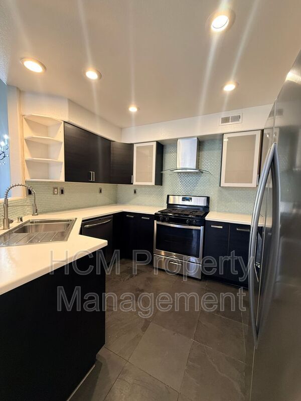 Building Photo - 25133 Via Azul