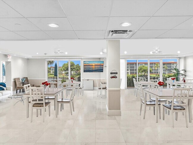 Building Photo - 1150 Hillsboro Mile