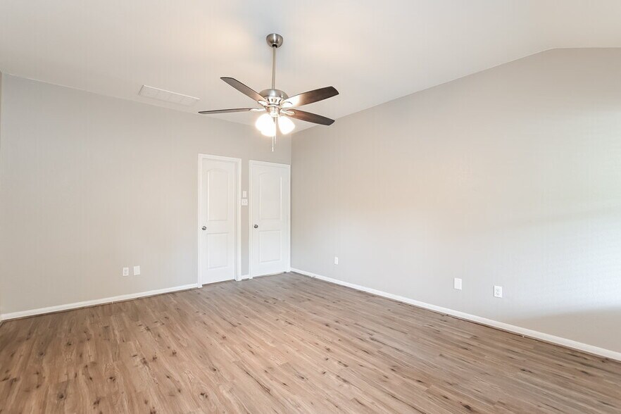 Building Photo - 376 Henry St