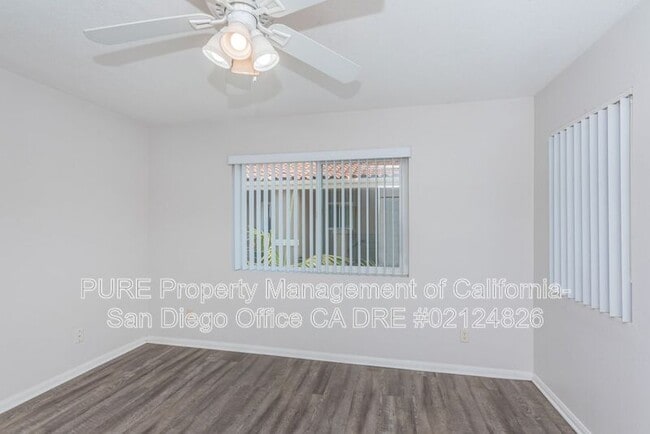 Building Photo - 7405 Charmant Dr