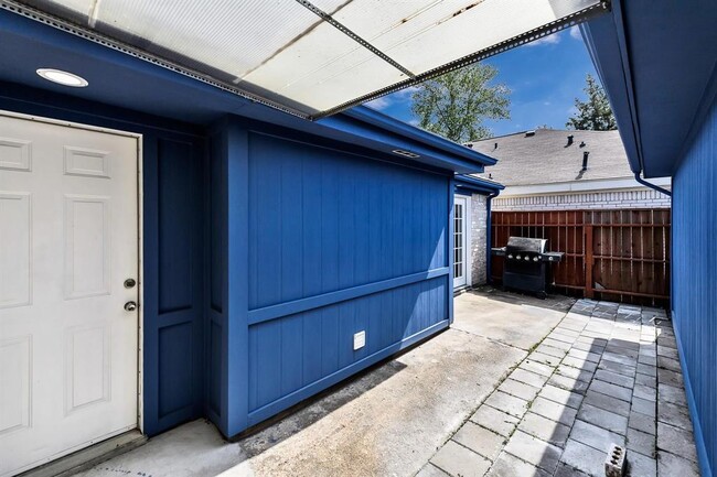 Building Photo - 11019 Willwood Dr