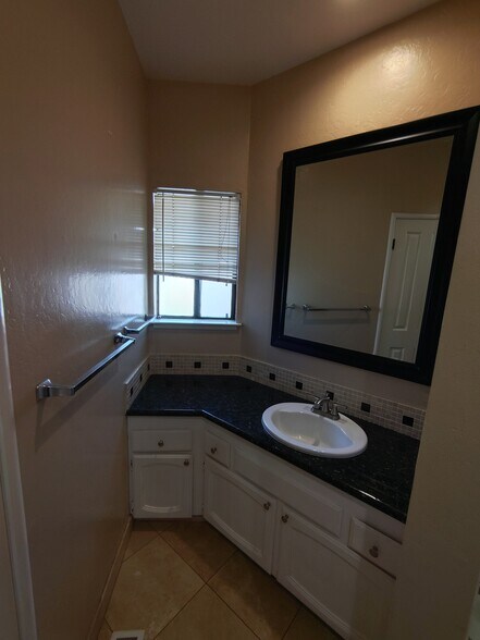 Building Photo - 463 Sea Horse Dr