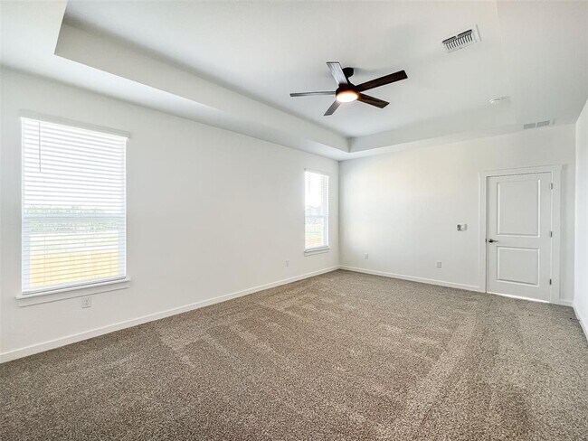 Building Photo - 1829 Walnut Grv Bnd