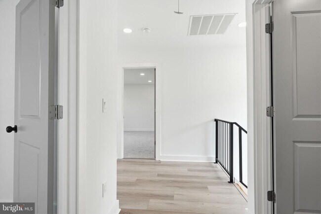 Building Photo - 96 Elderberry Dr