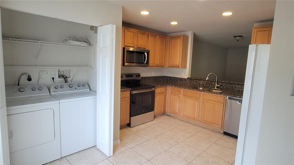 Building Photo - 5923 Manchester Way