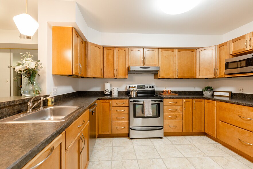 Building Photo - 2241 Lovedale Ln