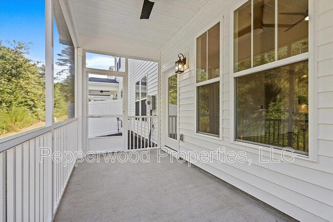 Building Photo - 1572 Shallons Ct